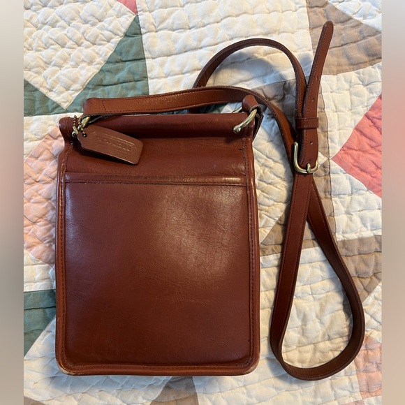 Vintage Coach 9930 British Tan Turnlock Crossbody Bag – USA Made - Picture 15 of 17